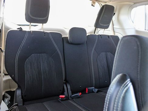 Used 2021 Chrysler Voyager L FWD image 20