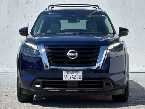 Used 2024 Nissan Pathfinder SV w/ SV Premium Package FWD image 8
