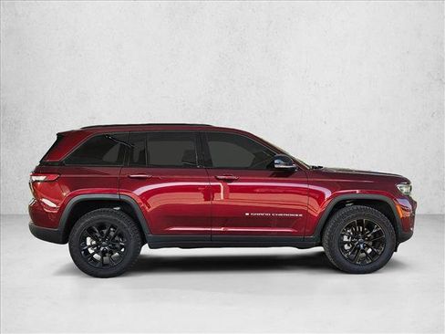 Used 2024 Jeep Grand Cherokee Limited w/ Trailer Tow Package AWD/4WD image 4