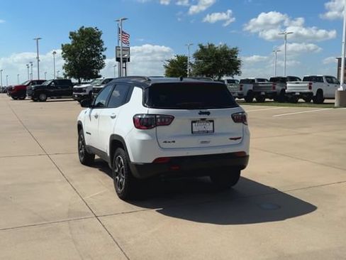Used 2024 Jeep Compass Trailhawk AWD/4WD image 8
