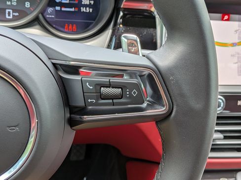 Certified 2026 Porsche Macan AWD/4WD image 9