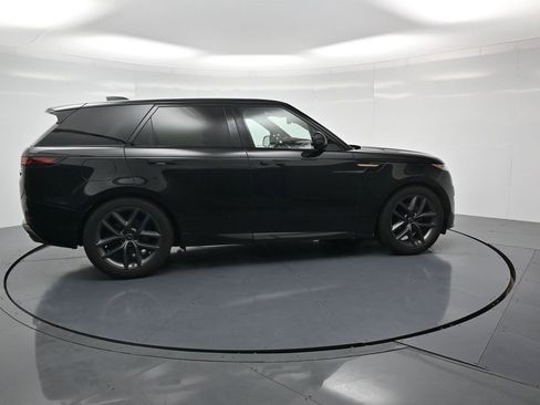 Used 2023 Land Rover Range Rover Sport SE Dynamic image 31