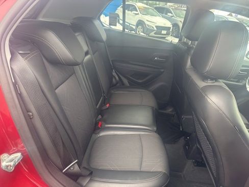Used 2019 Chevrolet Trax LT w/ Sun & Sound Package image 13