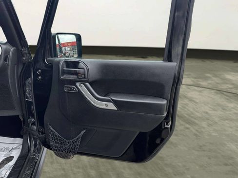 Used 2015 Jeep Wrangler Unlimited Rubicon w/ Dual Top Group image 22