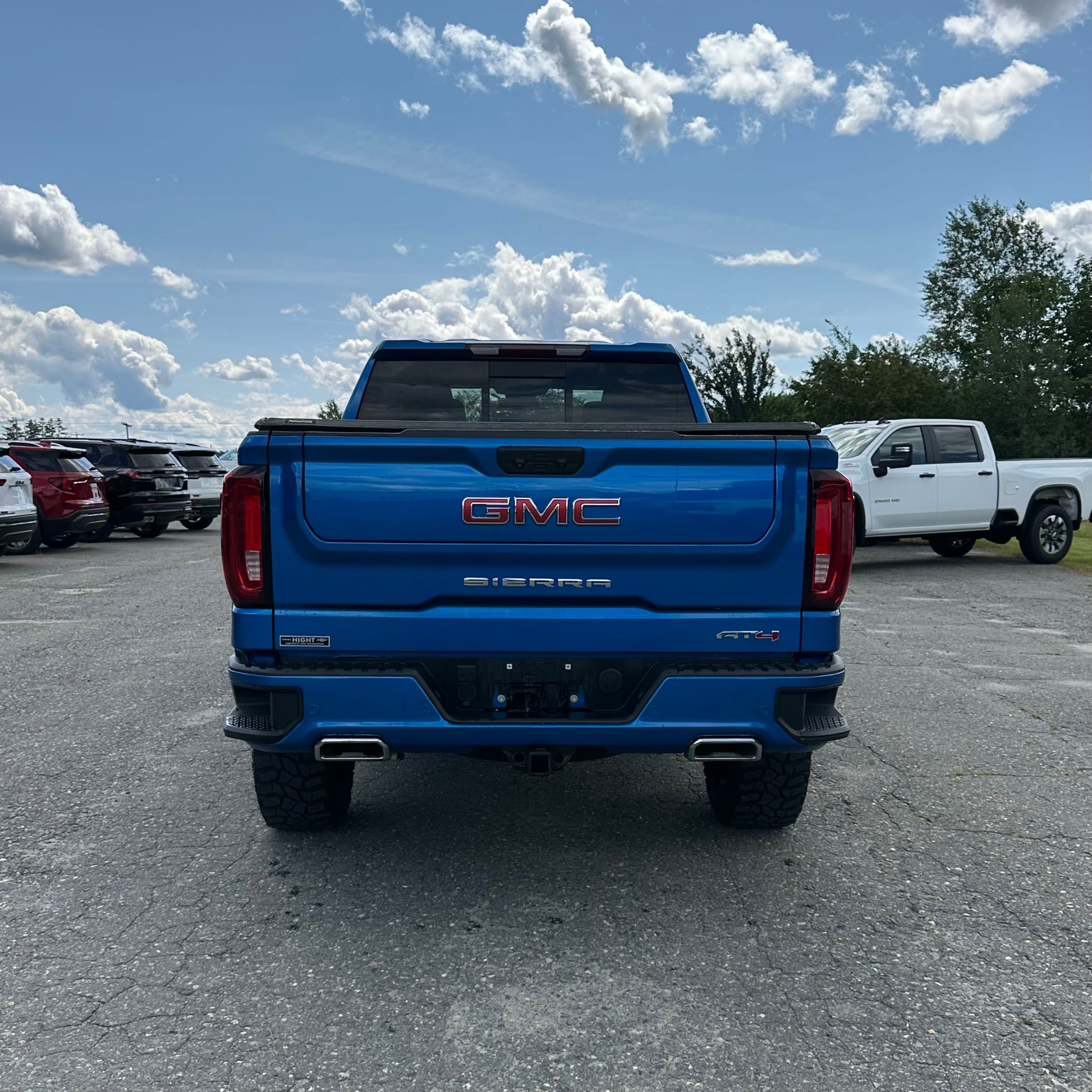 Used 2023 GMC Sierra 1500 AT4 w/ AT4 Premium Package AWD/4WD image 4