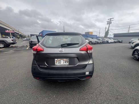 Used 2018 Nissan Kicks S image 7