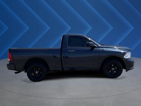 Used 2016 RAM 1500 Express RWD image 2