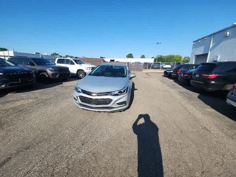 Used 2016 Chevrolet Cruze LT w/ Convenience Package FWD image 4