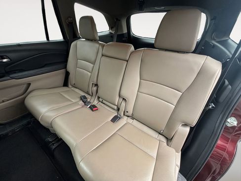 Used 2020 Honda Pilot Touring image 13