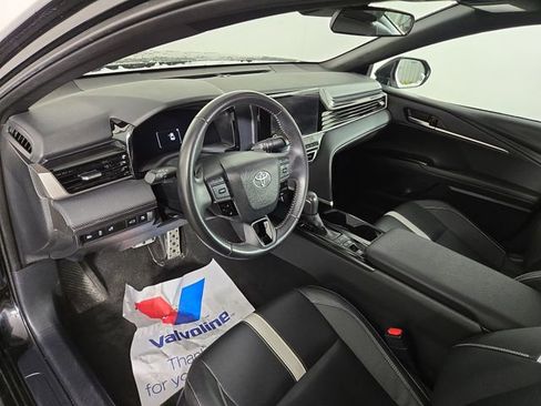 Used 2025 Toyota Camry SE image 13