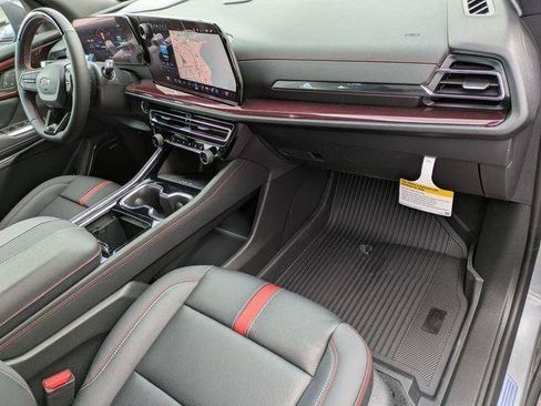 New 2026 Chevrolet Traverse RS w/ LPO, Floor Liner Package FWD image 37