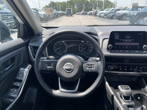 Used 2024 Nissan Rogue S AWD/4WD image 16