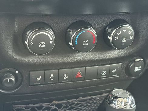Used 2018 Jeep Wrangler Unlimited Sahara AWD/4WD image 21