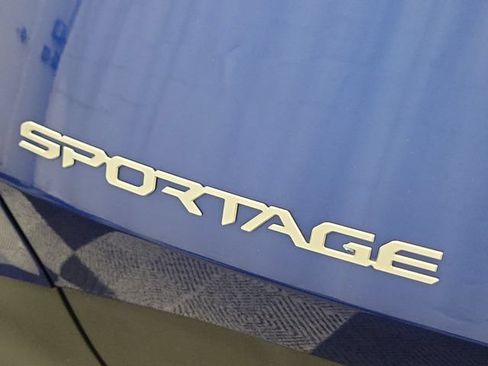 Used 2025 Kia Sportage EX FWD image 9
