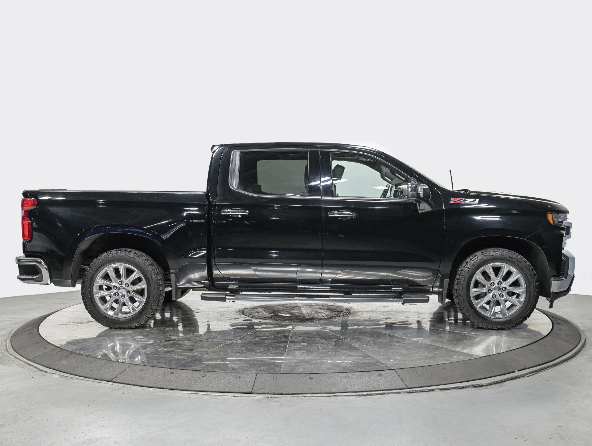 Used 2022 Chevrolet Silverado 1500 LTZ w/ LTZ Premium Package AWD/4WD image 8