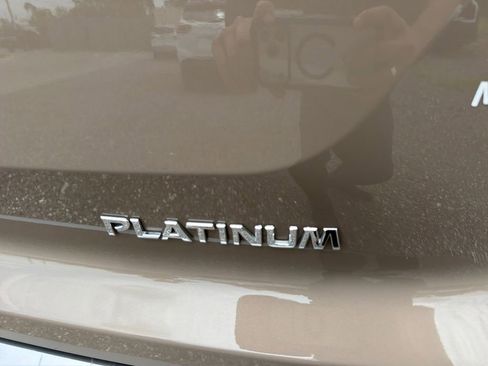 Used 2024 Nissan Pathfinder Platinum FWD image 20