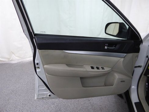 Used 2010 Subaru Outback 3.6R Premium image 20