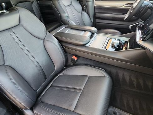 Certified 2024 Jeep Wagoneer Series II AWD/4WD image 14