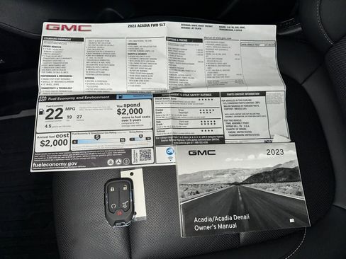 Certified 2023 GMC Acadia SLT w/ Technology Package image 19