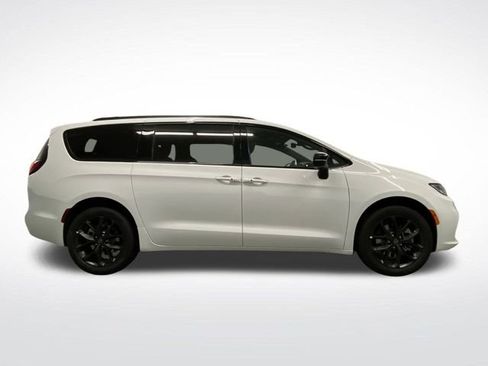 New 2026 Chrysler Pacifica Limited w/ S Appearance Package image 2