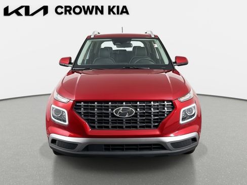 Used 2024 Hyundai Venue Limited image 2