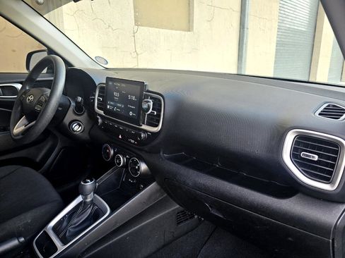 Used 2021 Hyundai Venue SE image 28