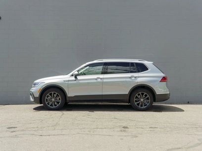 Used 2023 Volkswagen Tiguan SE w/ Panoramic Sunroof Package