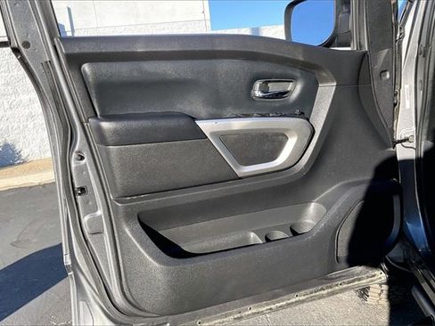 Used 2021 Nissan Titan SV w/ SV Convenience Package image 22