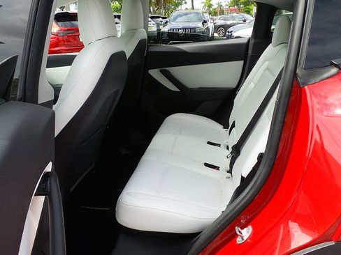 Used 2021 Tesla Model Y Long Range AWD/4WD image 30