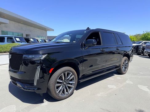 Used 2021 Cadillac Escalade ESV Sport Platinum image 4