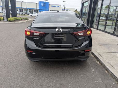 Used 2017 MAZDA MAZDA3 Touring w/ Popular Equipment Package FWD image 5