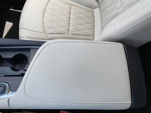 Used 2022 Buick Enclave Avenir FWD image 25