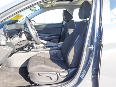 Used 2025 Hyundai Elantra SEL image 7