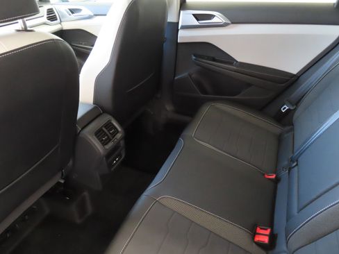 New 2026 Volkswagen Taos SE FWD image 21