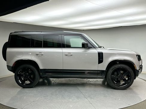 New 2026 Land Rover Defender 110 X-Dynamic SE AWD/4WD image 12