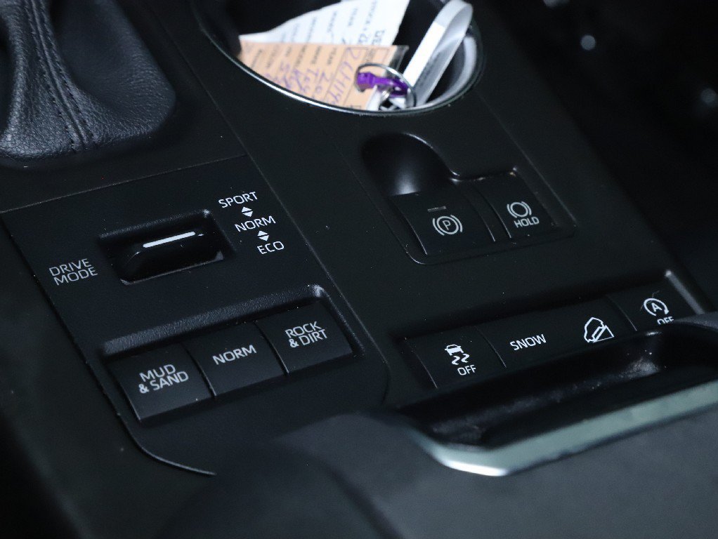 Used 2021 Toyota Highlander XLE AWD/4WD image 29