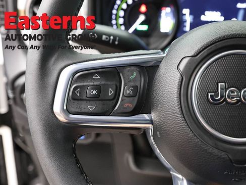 Used 2025 Jeep Wrangler Unlimited Sahara image 15