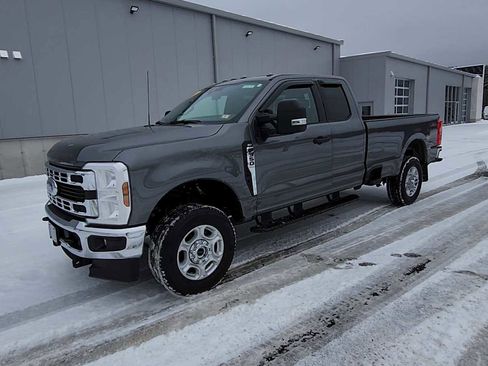 Used 2025 Ford F350 XLT w/ Snow Plow Prep Package image 4