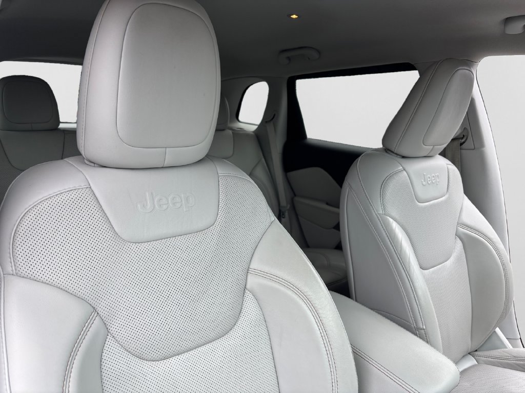 Used 2019 Jeep Cherokee Limited AWD/4WD image 45