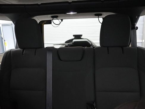 Used 2018 Jeep Wrangler Unlimited Sahara AWD/4WD image 16