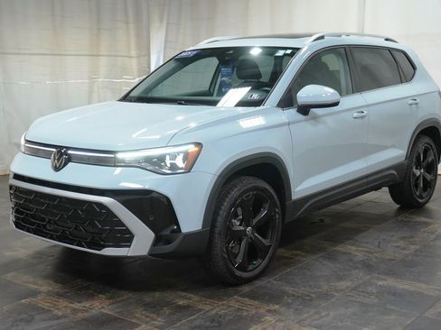Certified 2025 Volkswagen Taos SEL AWD/4WD image 2