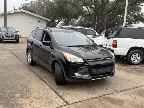 Used 2016 Ford Escape SE w/ Equipment Group 201A image 3