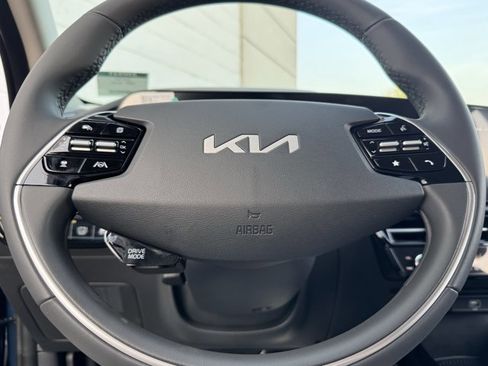 New 2025 Kia Niro EX image 18