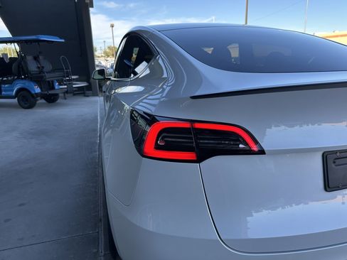 Used 2022 Tesla Model Y Performance image 12