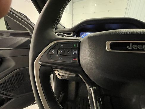 Used 2023 Jeep Grand Cherokee Altitude AWD/4WD image 33
