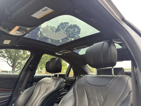 Used 2018 Mercedes-Benz S 560 4MATIC Sedan image 33