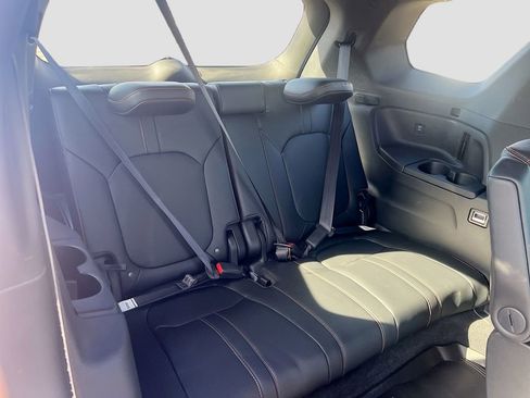 Used 2025 Honda Pilot TrailSport image 28