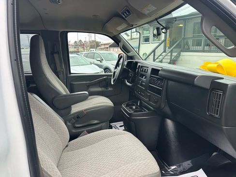 Used 2018 Chevrolet Express 3500 LT w/ LT Preferred Equipment Group image 12