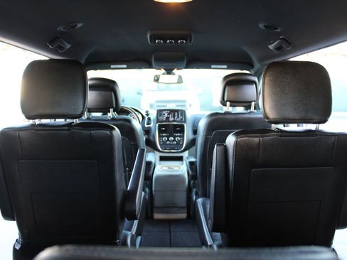 Used 2019 Dodge Grand Caravan SXT image 9