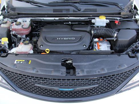 Used 2020 Chrysler Pacifica Touring-L w/ S Appearance Package FWD image 36